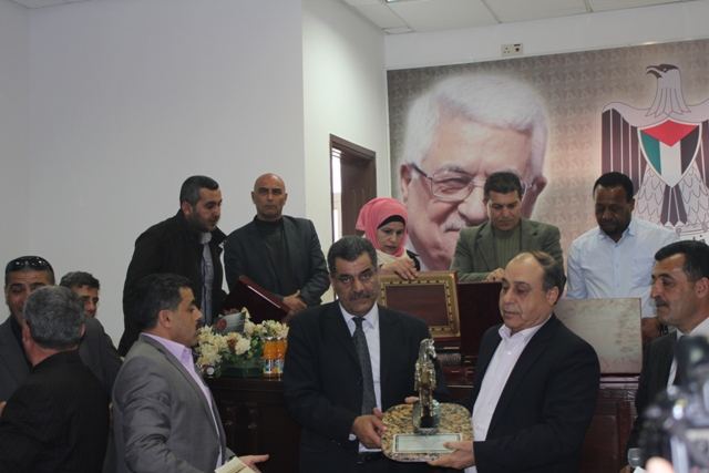 محافظ جنين وقادة الأجهزة الأمنية والفعاليات الرسمية يكرمون المدير الاستخبارات العسكرية المقدم حسن قيسية